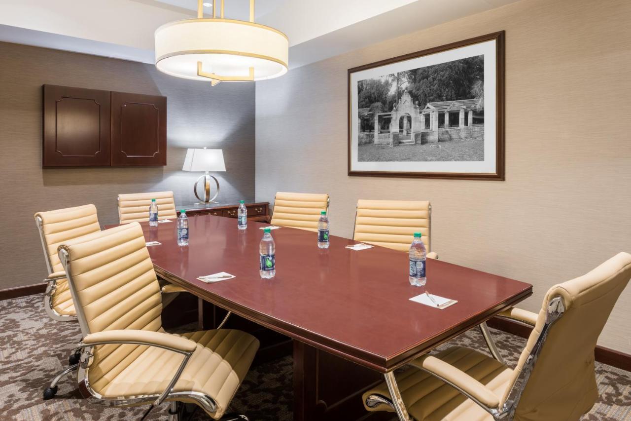 Staybridge Suites Savannah Historic District By Ihg Экстерьер фото