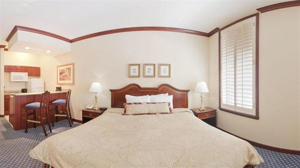 Staybridge Suites Savannah Historic District By Ihg Экстерьер фото